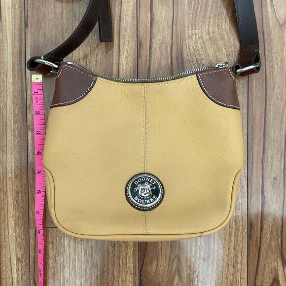 Vintage Dooney And Bourke All Weather Leather Crossbody Mustard Adjustable - Picture 5 of 6